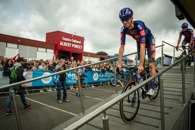 CRITERIUM DU DAUPHINE , DOMERAT PHOTOPQR LA MONTAGNE SALESSE Florian ; ; 08 06 2025 ; CRITERIUM DU DAUPHINE , DOMERAT le 08 06 25 ROMAIN BARDET depart depuis DOMERAT photo florian salesse SPORTS CYCLISME France  Copyright: xPHOTOPQR LAxMONTAGNE MAXPPPxSALESSExFlorianx 20250608LMT6164 0821812512st