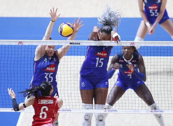 (250608) -- BEIJING, June 8, 2025 -- France s Enora Danard-Selosse (Top L) and Amandha Sylves (Top R) block the ball during the Pool 3 match between France and Thailand at the Women s Volleyball Nations League (VNL) 2025 at the National Indoor Stadium in Beijing, China, June 8, 2025. ) (SP)CHINA-BEIJING-VOLLEYBALL-VNL-FRANCE VS THAILAND (CN) LuoxYuan 