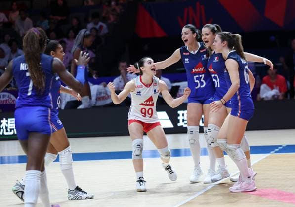 (250608) -- BEIJING, June 8, 2025 -- Players of France celebrate scoring during the Pool 3 match between France and Thailand at the Women s Volleyball Nations League (VNL) 2025 at the National Indoor Stadium in Beijing, China, June 8, 2025. ) (SP)CHINA-BEIJING-VOLLEYBALL-VNL-FRANCE VS THAILAND (CN) LuoxYuan 