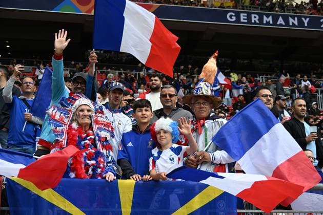 08 06 2025, xsltx, Football UEFA Nations League Place 3, Germany France v l Emotions, Fans, Mood, Flags, Logo, red, blue, white, Tricolore, DFL DFB REGULATIONS PROHIBIT ANY USE OF PHOTOGRAPHS as IMAGE SEQUENCES and or QUASI VIDEO Stuttgart