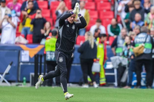 UEFA Nations League Finals 2025 Germany Match for 3rd place Germany France on 08 06 2025 at the Stuttgart Arena in Stuttgart Marc Andre Ter Stegen Germany welcomes the fans xJRx