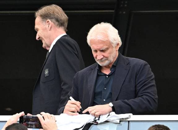 08 06 2025, xsltx, Football UEFA Nations League 3rd place, Germany France v l Managing Director Hans Joachim Watzke Borussia Dortmund ,Sports Director Rudi Voeller Völler DFB DFL DFB REGULATIONS PROHIBIT ANY USE OF PHOTOGRAPHS as IMAGE SEQUENCES and or QUASI VIDEO Stuttgart