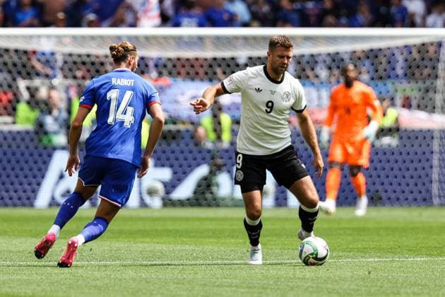 Niclas Fuellkrug Germany, 09 vs Adrien Rabiot France, 14 GER, Germany vs France, Football, UEFA, Nations League, Place3, Season 2024 2025, 08 06 2025 GER, Germany vs France, Football, UEFA, Nations League, Place3, Season 2024 2025, 08 06 2025 Stuttgart Copyright: xEibner-Pressefoto RogerxBuerkex EP_RBE
