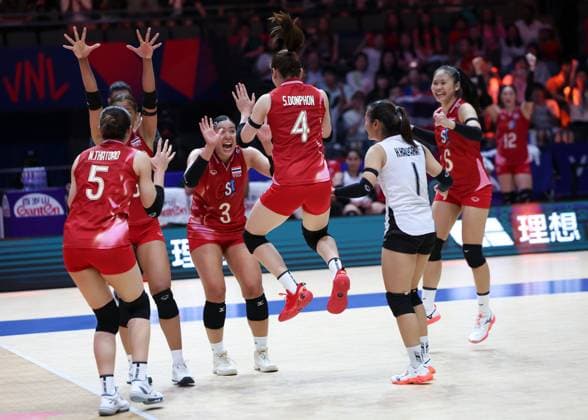 (250608) -- BEIJING, June 8, 2025 -- Players of Thailand celebrate scoring during the Pool 3 match between France and Thailand at the Women s Volleyball Nations League (VNL) 2025 at the National Indoor Stadium in Beijing, China, June 8, 2025. ) (SP)CHINA-BEIJING-VOLLEYBALL-VNL-FRANCE VS THAILAND (CN) LuoxYuan 
