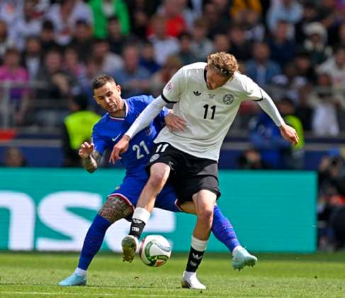 08 06 2025, Football UEFA Nations League 2024 25, Match for 3rd place, Germany France, in the MHP Arena Stuttgart, f l Lucas Hernandez France vs Nick Woltemade Germany