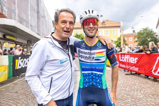 08 06 2025, Lienz, AUT, 37 Dolomite Cycling Tour, 10 SuperGiroDolomiti, in the picture from l Franz Theurl Chairman of the East Tyrol Tourist Board , Rene Pammer AUT, 1, Platz 110km Dolomitenradrundfahrt left to right Franz Theurl Chairman of the East Tyrol Tourist Board Rene Pammer AUT 1st Placed 110km Dolomitenradrundfahrt during the 37th Dolomite Cycling Tour and 10th SuperGiroDolomiti Lienz, Austria on 2025 06 08 Expa Lienz  EP_gro