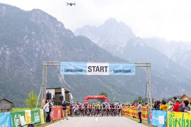 08 06 2025, Lienz, AUT, 37 Dolomite Cycling Tour, 10 SuperGiroDolomiti, in the picture Overview Start Super Giro Dolomiti Overview Start Super Giro Dolomiti during the 37th Dolomite Cycling Tour and 10th SuperGiroDolomiti in Lienz, Austria on 2025 06 08 Expa Lienz  EP_gro