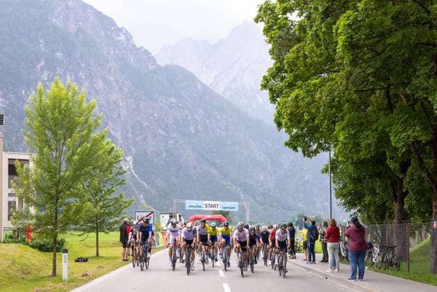 08 06 2025, Lienz, AUT, 37 Dolomite Cycling Tour, 10 SuperGiroDolomiti, in the picture the field in Lienz Super Giro Dolomiti the Peleton at Lienz during the 37th Dolomite Cycling Tour and 10th SuperGiroDolomiti in Lienz, Austria on 2025 06 08 Expa Lienz  EP_gro