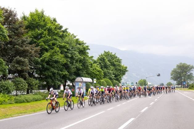 08 06 2025, Lienz, AUT, 37 Dolomite Cycling Tour, 10 SuperGiroDolomiti, in the picture the field in Lienz Super Giro Dolomiti the Peleton at Lienz during the 37th Dolomite Cycling Tour and 10th SuperGiroDolomiti in Lienz, Austria on 2025 06 08 Expa Lienz  EP_gro
