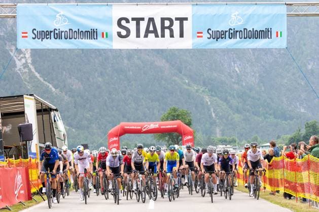 08 06 2025, Lienz, AUT, 37 Dolomite Cycling Tour, 10 SuperGiroDolomiti, in the picture Overview Start Super Giro Dolomiti Overview Start Super Giro Dolomiti during the 37th Dolomite Cycling Tour and 10th SuperGiroDolomiti in Lienz, Austria on 2025 06 08 Expa Lienz  EP_gro