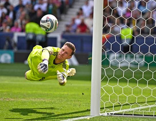 08 06 2025, Football UEFA Nations League 2024 25, Match for 3rd place, Germany France, in the MHP Arena Stuttgart, Goalkeeper Marc Andre ter Stegen Germany chases after the ball