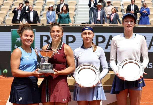 (250608) -- PARIS, June 8, 2025 -- Winners Sara Errani (2nd L) Jasmine Paolini (1st L) of Italy and runners-up Anna Danilina (1st R) of Kazakstan Aleksandra Krunic of Serbia pose during the awarding ceremony for women s doubles at the French Open tennis tournament at Roland Garros, Paris, France, June 8, 2025. ) (SP)FRANCE-PARIS-TENNIS-FRENCH OPEN-WOMEN S DOUBLES-FINAL LixJing 