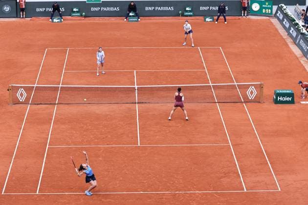 (250608) -- PARIS, June 8, 2025 -- Sara Errani (Front R) Jasmine Paolini (Front L) of Italy and Anna Danilina (Rear R) of Kazakstan Aleksandra Krunic of Serbia compete during the women s doubles final between Anna Danilina of Kazakstan Aleksandra Krunic of Serbia and Sara Errani Jasmine Paolini of Italy at the French Open tennis tournament at Roland Garros, Paris, France, June 8, 2025. ) (SP)FRANCE-PARIS-TENNIS-FRENCH OPEN-WOMEN S DOUBLES-FINAL LixJing 