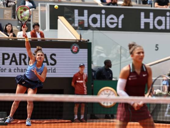 (250608) -- PARIS, June 8, 2025 -- Sara Errani Jasmine Paolini (L) compete during the women s doubles final between Anna Danilina of Kazakstan Aleksandra Krunic of Serbia and Sara Errani Jasmine Paolini of Italy at the French Open tennis tournament at Roland Garros, Paris, France, June 8, 2025. ) (SP)FRANCE-PARIS-TENNIS-FRENCH OPEN-WOMEN S DOUBLES-FINAL LixJing 