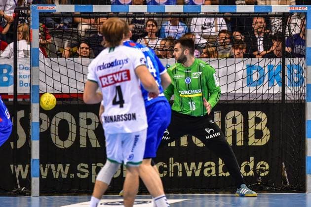 TVB Stuttgart SC DHfK Leipzig Stuttgart, 08 06 2025 Miljan Vujovic Nico Bacani Stuttgart 16 kann nich parieren Stuttgart, 08 06 2025 34 Matchday of the Handball Bundesliga, TVB Stuttgart SC DHfK Leipzig, Porsche Arena, Stuttgart Copyright: xBEAUTIFULxSPORTS Märklx