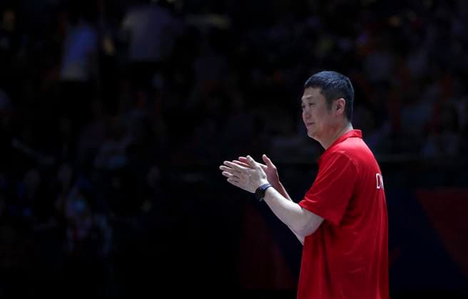 (250608) -- BEIJING, June 8, 2025 -- China s head coach Zhao Yong gives instructions during the Pool 3 match between China and T¨¹rkiye at the Women s Volleyball Nations League (VNL) 2025 Beijing at the National Indoor Stadium in Beijing, China, June 8, 2025. ) (SP)CHINA-BEIJING-VOLLEYBALL-VNL-CHINA VS T?RKIYE (CN) HanxYan 