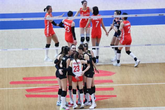 (250608) -- BEIJING, June 8, 2025 -- Players of T¨¹rkiye (Bottom) celebrate scoring during the Pool 3 match between China and T¨¹rkiye at the Women s Volleyball Nations League (VNL) 2025 Beijing at the National Indoor Stadium in Beijing, China, June 8, 2025. ) (SP)CHINA-BEIJING-VOLLEYBALL-VNL-CHINA VS T?RKIYE (CN) LuoxYuan 