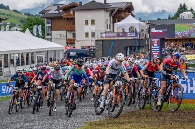 MOUNTAINBIKE - UCI MTB World Series LEOGANG,AUSTRIA,08.JUN.25 - CYCLING, MOUNTAIN BIKE - UCI Mountainbike World Cup, Cross-Country Olympic. Image shows the peloton at the start.  GEPAxpictures xWolfgangxKofler
