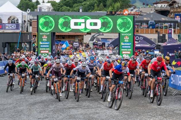 MOUNTAINBIKE - UCI MTB World Series LEOGANG,AUSTRIA,08.JUN.25 - CYCLING, MOUNTAIN BIKE - UCI Mountainbike World Cup, Cross-Country Olympic. Image shows the peloton at the start.  GEPAxpictures xWolfgangxKofler