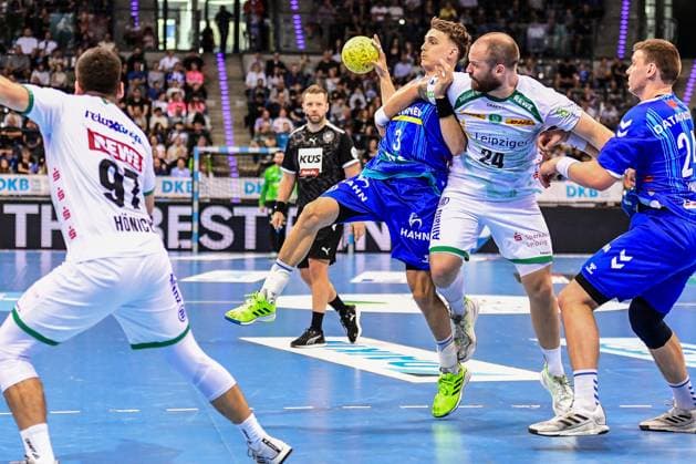 TVB Stuttgart SC DHfK Leipzig Stuttgart, 08 06 2025 Max Haefner Stuttgart 3 blocked by Moritz Preuss Leipzig 24 Stuttgart, 08 06 2025 34 Matchday of the German Handball League, TVB Stuttgart SC DHfK Leipzig, Porsche Arena, Stuttgart Copyright: xBEAUTIFULxSPORTS Märklx