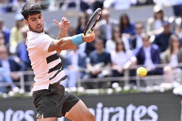 2025 Roland-Garros - Men s Single Final PARIS, FRANCE - JUNE 8: Jannik Sinner (not seen) of Italy competes against Carlos Alcaraz of Spain during the Men s Single Final match on the day 15 of French Open tennis tournament on Court Philippe-Chatrier at the Roland-Garros Complex in Paris, France on June 8, 2025. Burak Akbulut Anadolu Paris France. Editorial use only. Please get in touch for any other usage.  Copyright: x2025xAnadoluxBurakxAkbulutx