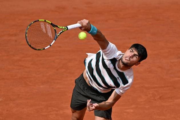 2025 Roland-Garros - Men s Single Final PARIS, FRANCE - JUNE 8: Jannik Sinner (not seen) of Italy competes against Carlos Alcaraz of Spain during the Men s Single Final match on the day 15 of French Open tennis tournament on Court Philippe-Chatrier at the Roland-Garros Complex in Paris, France on June 8, 2025. Mustafa Yalcin Anadolu Paris France. Editorial use only. Please get in touch for any other usage.  Copyright: x2025xAnadoluxMustafaxYalcinx