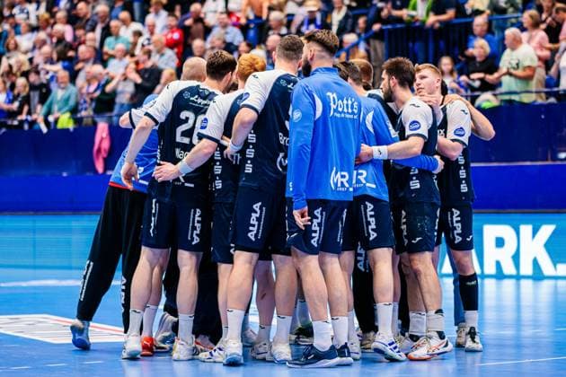 The team of TBV Lemgo Lippe celebrates after 29 29 draw GER, TBV Lemgo Lippe vs Frisch Auf Goeppingen, Handball, 1 Bundesliga, Matchday 34, Season 2024 2025, 08 06 2025 GER, TBV Lemgo Lippe vs Frisch Auf Goeppingen, Handball, 1 Bundesliga, Matchday 34, Season 2024 2025, 08 06 2025 Lemgo Copyright: xEibner-Pressefoto JanxRollingerx EP_JSK
