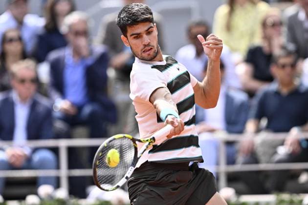 2025 Roland-Garros - Men s Single Final PARIS, FRANCE - JUNE 8: Jannik Sinner (not seen) of Italy competes against Carlos Alcaraz of Spain during the Men s Single Final match on the day 15 of French Open tennis tournament on Court Philippe-Chatrier at the Roland-Garros Complex in Paris, France on June 8, 2025. Burak Akbulut Anadolu Paris France. Editorial use only. Please get in touch for any other usage.  Copyright: x2025xAnadoluxBurakxAkbulutx