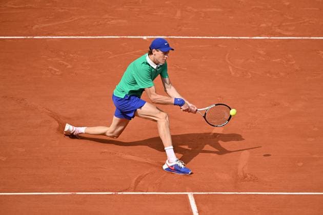 2025 Roland-Garros - Men s Single Final PARIS, FRANCE - JUNE 8: Jannik Sinner of Italy competes against Carlos Alcaraz (not seen) of Spain during the Men s Single Final match on the day 15 of French Open tennis tournament on Court Philippe-Chatrier at the Roland-Garros Complex in Paris, France on June 8, 2025. Mustafa Yalcin Anadolu Paris France. Editorial use only. Please get in touch for any other usage.  Copyright: x2025xAnadoluxMustafaxYalcinx