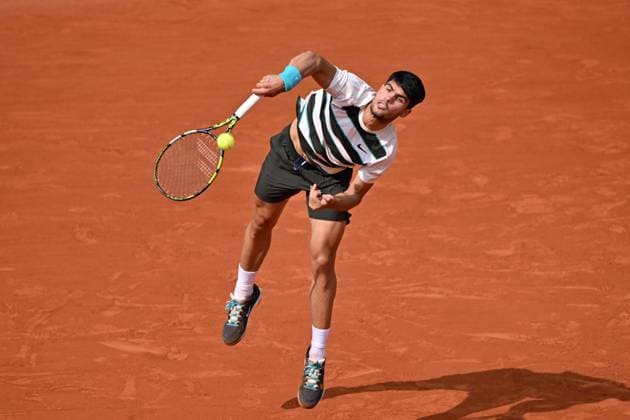 2025 Roland-Garros - Men s Single Final PARIS, FRANCE - JUNE 8: Jannik Sinner (not seen) of Italy competes against Carlos Alcaraz of Spain during the Men s Single Final match on the day 15 of French Open tennis tournament on Court Philippe-Chatrier at the Roland-Garros Complex in Paris, France on June 8, 2025. Mustafa Yalcin Anadolu Paris France. Editorial use only. Please get in touch for any other usage.  Copyright: x2025xAnadoluxMustafaxYalcinx