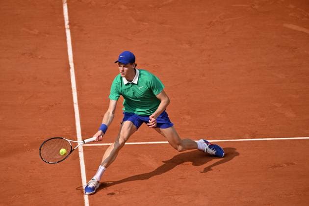 2025 Roland-Garros - Men s Single Final PARIS, FRANCE - JUNE 8: Jannik Sinner of Italy competes against Carlos Alcaraz (not seen) of Spain during the Men s Single Final match on the day 15 of French Open tennis tournament on Court Philippe-Chatrier at the Roland-Garros Complex in Paris, France on June 8, 2025. Mustafa Yalcin Anadolu Paris France. Editorial use only. Please get in touch for any other usage.  Copyright: x2025xAnadoluxMustafaxYalcinx