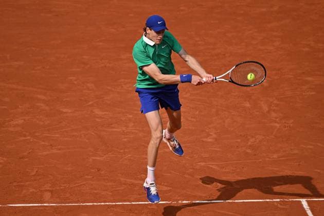 2025 Roland-Garros - Men s Single Final PARIS, FRANCE - JUNE 8: Jannik Sinner of Italy competes against Carlos Alcaraz (not seen) of Spain during the Men s Single Final match on the day 15 of French Open tennis tournament on Court Philippe-Chatrier at the Roland-Garros Complex in Paris, France on June 8, 2025. Mustafa Yalcin Anadolu Paris France. Editorial use only. Please get in touch for any other usage.  Copyright: x2025xAnadoluxMustafaxYalcinx