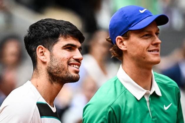 June 8, 2025, Paris, France, France: Carlos ALCARAZ of Spain and Jannik SINNER of Italy during the fifteenth day of Roland-Garros 2025, French Open 2025, Grand Slam tennis tournament at Roland-Garros Stadium on June 08, 2025 in Paris, France. Paris France - ZUMAm308 20250608_zsp_m308_011 Copyright: xMatthieuxMirvillex