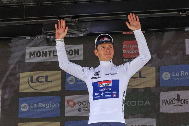 EVENEPOEL Remco, Soudal Quick-Step, white jersey, during the award ceremony, during the Criterium du Dauphine, Stage 1, Domerat - Montlucon, 06 08 2025 - 195,8 km during Criterium du Dauphine 2025 - Stage 1, Street Cycling race in France, France, June 08 2025 Copyright: xStefanoxCavasino IPAxSportx xipa-agency.netx xx IPA_58782522 IPA_Agency_IPA58782522