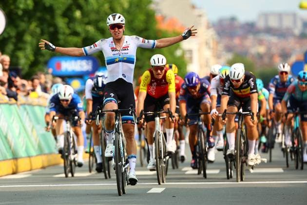 Belgian Tim Merlier of Soudal Quick-Step celebrates as he crosses the finish line to win the Brussels Cycling Classic one day cycling race, 205,1 km from and to Brussels, Sunday 08 June 2025. DAVIDxPINTENS  x126450741x