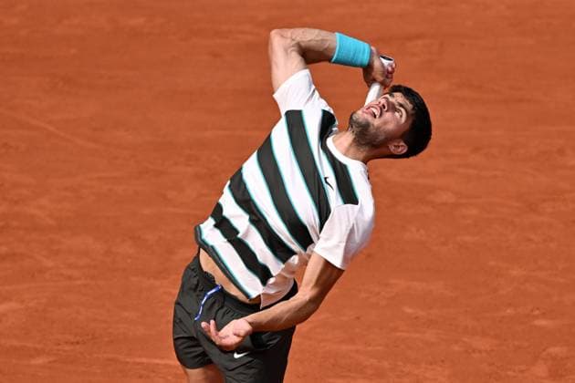 2025 Roland-Garros - Men s Single Final PARIS, FRANCE - JUNE 8: Jannik Sinner (not seen) of Italy competes against Carlos Alcaraz of Spain during the Men s Single Final match on the day 15 of French Open tennis tournament on Court Philippe-Chatrier at the Roland-Garros Complex in Paris, France on June 8, 2025. Mustafa Yalcin Anadolu Paris France. Editorial use only. Please get in touch for any other usage.  Copyright: x2025xAnadoluxMustafaxYalcinx