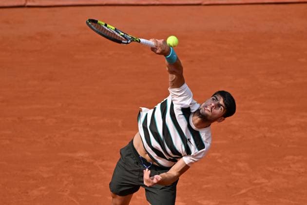 2025 Roland-Garros - Men s Single Final PARIS, FRANCE - JUNE 8: Jannik Sinner (not seen) of Italy competes against Carlos Alcaraz of Spain during the Men s Single Final match on the day 15 of French Open tennis tournament on Court Philippe-Chatrier at the Roland-Garros Complex in Paris, France on June 8, 2025. Mustafa Yalcin Anadolu Paris France. Editorial use only. Please get in touch for any other usage.  Copyright: x2025xAnadoluxMustafaxYalcinx
