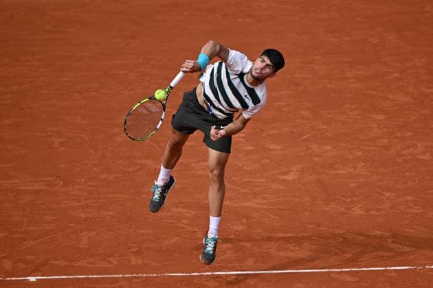 2025 Roland-Garros - Men s Single Final PARIS, FRANCE - JUNE 8: Jannik Sinner (not seen) of Italy competes against Carlos Alcaraz of Spain during the Men s Single Final match on the day 15 of French Open tennis tournament on Court Philippe-Chatrier at the Roland-Garros Complex in Paris, France on June 8, 2025. Mustafa Yalcin Anadolu Paris France. Editorial use only. Please get in touch for any other usage.  Copyright: x2025xAnadoluxMustafaxYalcinx