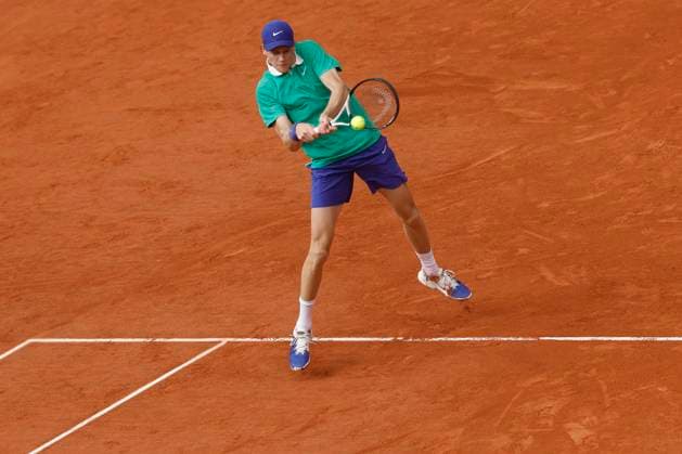 June 8, 2025, Paris, Paris, France: Jannik Sinner (ITA) in action during the tennis Grand Slam of Roland Garros 2025 menÃ¢â‚¬â ¢s final match between Jannik Sinner (ITA) and Carlos Alcaraz (ESP) at Philippe Chatrier central court in Roland Garros Stadium - on June 08 2025.Paris - France Paris France - ZUMAb253 20250608_zsp_b253_066 Copyright: xLoicxBaratouxx
