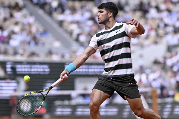 2025 Roland-Garros - Men s Single Final PARIS, FRANCE - JUNE 8: Jannik Sinner (not seen) of Italy competes against Carlos Alcaraz of Spain during the Men s Single Final match on the day 15 of French Open tennis tournament on Court Philippe-Chatrier at the Roland-Garros Complex in Paris, France on June 8, 2025. Burak Akbulut Anadolu Paris France. Editorial use only. Please get in touch for any other usage.  Copyright: x2025xAnadoluxBurakxAkbulutx