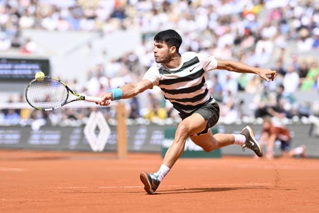 2025 Roland-Garros - Men s Single Final PARIS, FRANCE - JUNE 8: Jannik Sinner (not seen) of Italy competes against Carlos Alcaraz of Spain during the Men s Single Final match on the day 15 of French Open tennis tournament on Court Philippe-Chatrier at the Roland-Garros Complex in Paris, France on June 8, 2025. Burak Akbulut Anadolu Paris France. Editorial use only. Please get in touch for any other usage.  Copyright: x2025xAnadoluxBurakxAkbulutx
