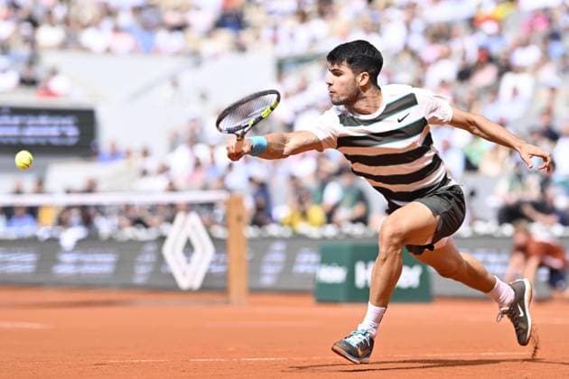 2025 Roland-Garros - Men s Single Final PARIS, FRANCE - JUNE 8: Jannik Sinner (not seen) of Italy competes against Carlos Alcaraz of Spain during the Men s Single Final match on the day 15 of French Open tennis tournament on Court Philippe-Chatrier at the Roland-Garros Complex in Paris, France on June 8, 2025. Burak Akbulut Anadolu Paris France. Editorial use only. Please get in touch for any other usage.  Copyright: x2025xAnadoluxBurakxAkbulutx