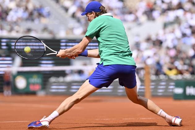 2025 Roland-Garros - Men s Single Final PARIS, FRANCE - JUNE 8: Jannik Sinner of Italy competes against Carlos Alcaraz (not seen) of Spain during the Men s Single Final match on the day 15 of French Open tennis tournament on Court Philippe-Chatrier at the Roland-Garros Complex in Paris, France on June 8, 2025. Burak Akbulut Anadolu Paris France. Editorial use only. Please get in touch for any other usage.  Copyright: x2025xAnadoluxBurakxAkbulutx