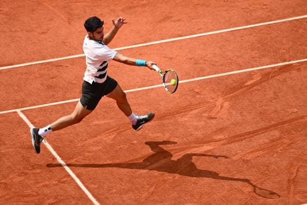 Roland Garros 2025: Men s singles final between Carlos Alcaraz (ESP) and Jannik Sinner on Philippe Chatrier court during the Grand Slam tennis tournament, on June 8, 2025, at Roland-Garros stadium in Paris, France. - 08 06 2025 - France Ile-de-France (region) Paris -  JulienxMattiax xLexPictorium LePictorium_0310418