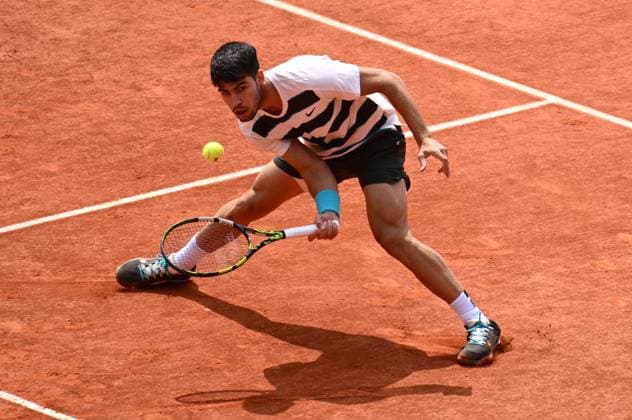Roland Garros 2025: Men s singles final between Carlos Alcaraz (ESP) and Jannik Sinner on Philippe Chatrier court during the Grand Slam tennis tournament, on June 8, 2025, at Roland-Garros stadium in Paris, France. - 08 06 2025 - France Ile-de-France (region) Paris -  JulienxMattiax xLexPictorium LePictorium_0310420