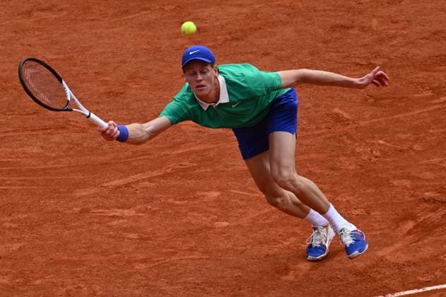 Roland Garros 2025: Men s singles final between Carlos Alcaraz (ESP) and Jannik Sinner on Philippe Chatrier court during the Grand Slam tennis tournament, on June 8, 2025, at Roland-Garros stadium in Paris, France. - 08 06 2025 - France Ile-de-France (region) Paris -  JulienxMattiax xLexPictorium LePictorium_0310421