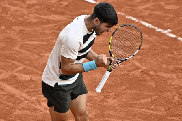 2025 Roland-Garros - Men s Single Final PARIS, FRANCE - JUNE 8: Jannik Sinner (not seen) of Italy competes against Carlos Alcaraz of Spain during the Men s Single Final match on the day 15 of French Open tennis tournament on Court Philippe-Chatrier at the Roland-Garros Complex in Paris, France on June 8, 2025. Burak Akbulut Anadolu Paris France. Editorial use only. Please get in touch for any other usage.  Copyright: x2025xAnadoluxBurakxAkbulutx