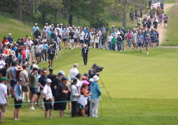 RBC Canadian Open 2025 at TPC Toronto at Osprey Valley CALEDON, ONTARIO - JUNE 08: Spectators walk along the 10th fairway during the final round of the RBC Canadian Open 2025 at TPC Toronto at Osprey Valley on Sunday, June 08, 2025 in Caledon, Ontario, Canada. Caledon Ontario United States  Copyright: xAmyxLemusx originalFilename:lemus-rbccanad250608_npl0p.jpg