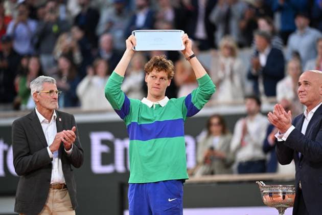 2025 Roland-Garros - Men s Single Final PARIS, FRANCE - JUNE 08: Italy s Jannik Sinner holds the runner-up trophy after the men s singles final match against Spain s Carlos Alcaraz on day 15 of the French Open tennis tournament on Court Philippe-Chatrier at the Roland-Garros Complex in Paris on June 8, 2025. Mustafa Yalcin Anadolu Paris France. Editorial use only. Please get in touch for any other usage.  Copyright: x2025xAnadoluxMustafaxYalcinx