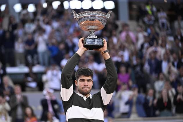 Carlos Alcaraz wins Men’s Singles title at Roland Garros PARIS, FRANCE - JUNE 8: Spain s Carlos Alcaraz celebrates with the championship trophy after winning the men s singles final match against Italy s Jannik Sinner at the French Open tennis tournament at Roland-Garros in Paris, France on June 8, 2025. Mustafa Yalcin Anadolu Paris France. Editorial use only. Please get in touch for any other usage.  Copyright: x2025xAnadoluxMustafaxYalcinx